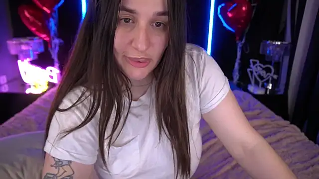 JuicyBeRrys online show from 02.16.25