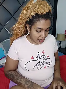 Snapshot of ELLA_KELLY chatting on 05.19.26 ELLA KELLY online show from 05.19.26