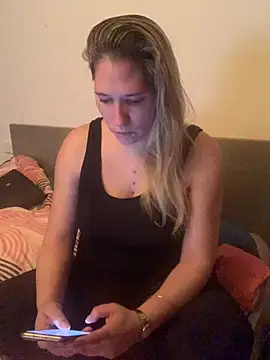 Snapshot of Chatonne69 chatting on 03.22.25 Chatonne69 online show from 03.22.25
