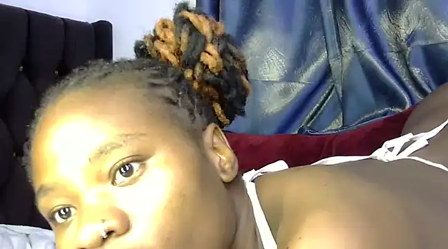 Snapshot of sweetblackbeauty001 chatting on 02.20.25 sweetblackbeauty001 online show from 02.20.25