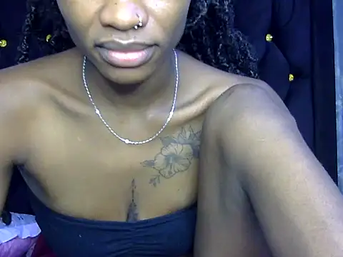 Snapshot of sweetblackbeauty001 chatting on 09.09.25 sweetblackbeauty001 online show from 09.09.25