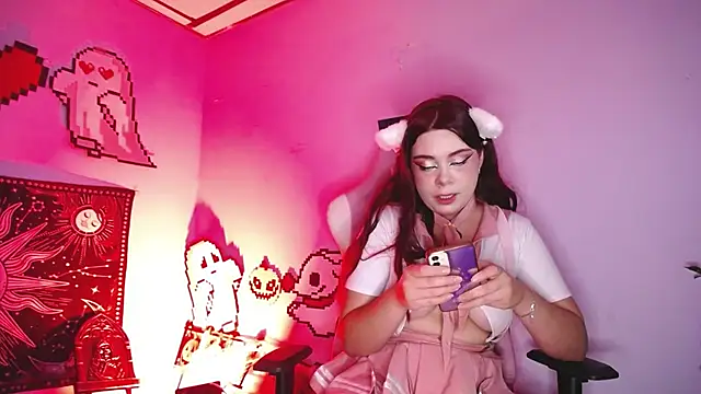 Snapshot of Erza_escarleth chatting on 10.24.25 Erza escarleth online show from 10.24.25