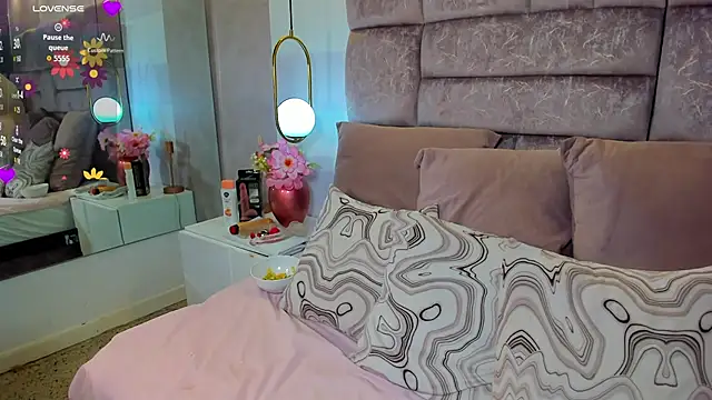 amina west online show from 10.19.25