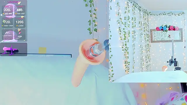 Tiffanny Love  online show from 01.09.25