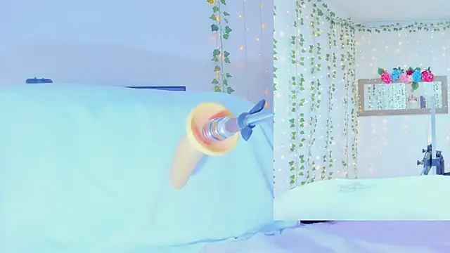 Tiffanny Love  online show from 10.09.25