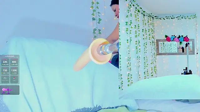 Tiffanny Love  online show from 10.24.25