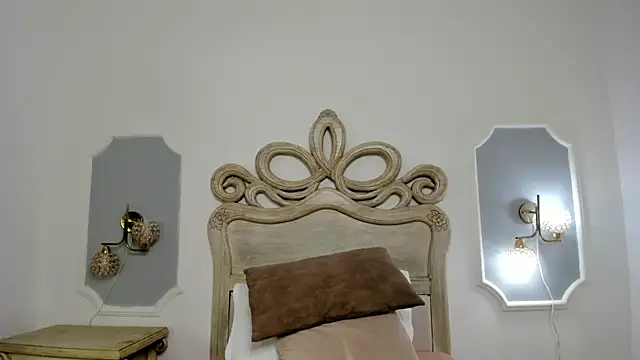 Snapshot of Sara__Williams chatting on 10.30.25 Sara Williams online show from 10.30.25