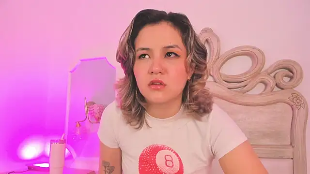 Sara  Williams online show from 11.23.25