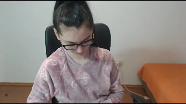 Snapshot of CuteJollie4U chatting on 02.04.25 CuteJollie4U online show from 02.04.25