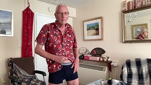 Snapshot of cutaboverest chatting on 10.02.25 cutaboverest online show from 10.02.25