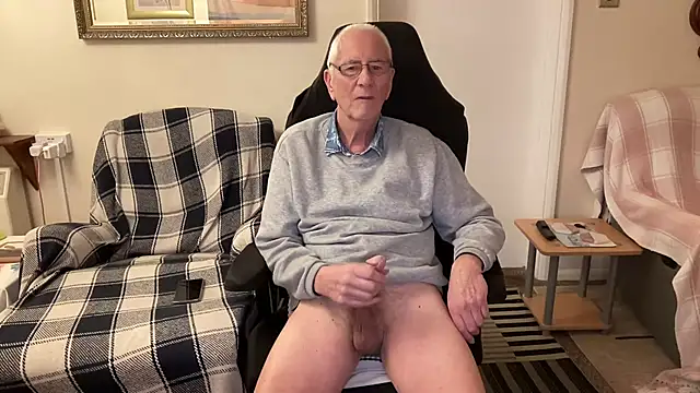 Snapshot of cutaboverest chatting on 11.18.25 cutaboverest online show from 11.18.25