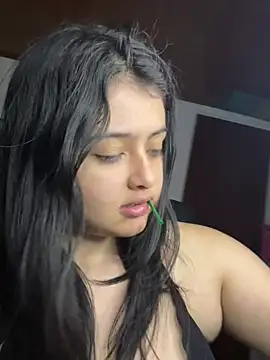 Stephania 18 online show from 02.23.25