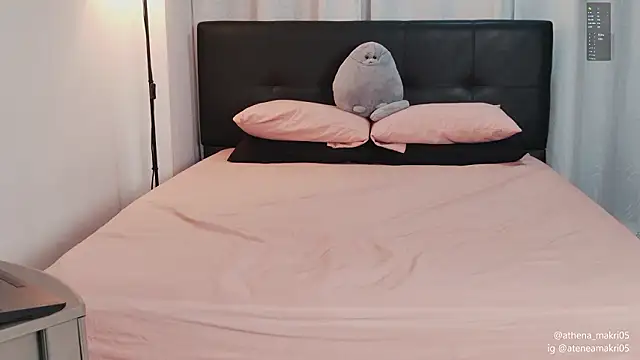 Snapshot of Atenea_Makri chatting on 03.24.26 Atenea Makri online show from 03.24.26