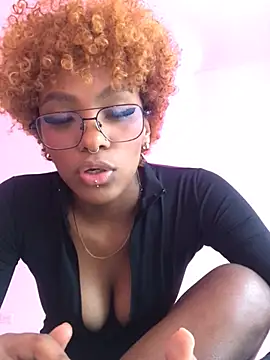 Snapshot of LiannaDixon chatting on 12.09.24 LiannaDixon online show from 12.09.24