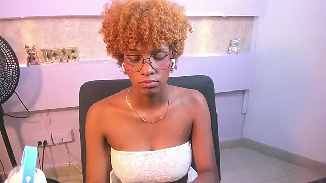 Snapshot of LiannaDixon chatting on 12.19.24 LiannaDixon online show from 12.19.24
