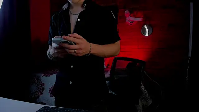 Snapshot of Ares_Dickson chatting on 12.13.24 Ares Dickson online show from 12.13.24