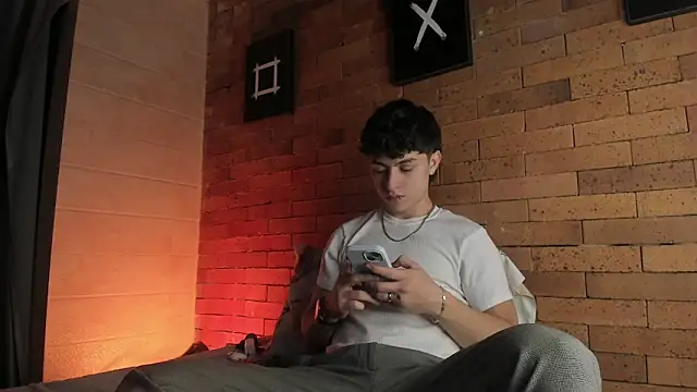 Snapshot of Ares_Dickson chatting on 12.28.24 Ares Dickson online show from 12.28.24