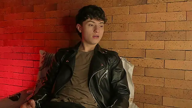 Snapshot of Ares_Dickson chatting on 12.31.24 Ares Dickson online show from 12.31.24