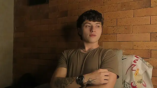 Snapshot of Ares_Dickson chatting on 12.31.24 Ares Dickson online show from 12.31.24