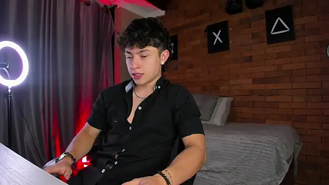 Snapshot of Ares_Dickson chatting on 02.06.25 Ares Dickson online show from 02.06.25