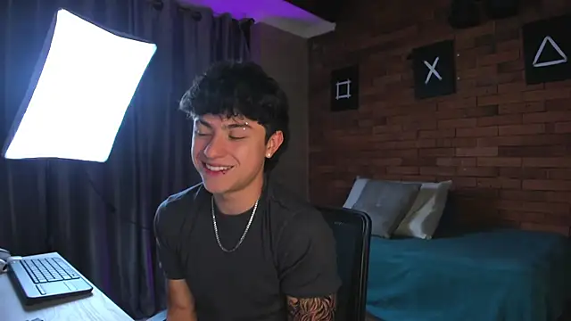 Snapshot of Ares_Dickson chatting on 02.16.25 Ares Dickson online show from 02.16.25