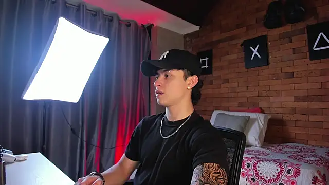 Snapshot of Ares_Dickson chatting on 02.17.25 Ares Dickson online show from 02.17.25