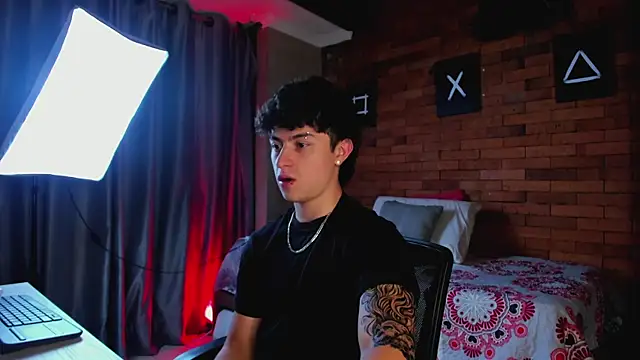 Snapshot of Ares_Dickson chatting on 02.17.25 Ares Dickson online show from 02.17.25