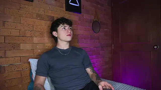 Snapshot of Ares_Dickson chatting on 03.17.25 Ares Dickson online show from 03.17.25