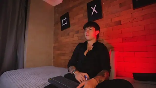 Snapshot of Ares_Dickson chatting on 03.18.25 Ares Dickson online show from 03.18.25