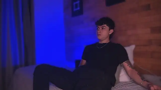 Snapshot of Ares_Dickson chatting on 03.22.25 Ares Dickson online show from 03.22.25