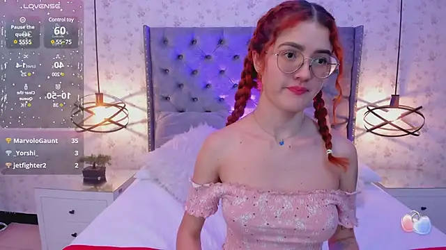 Snapshot of MiaWinx chatting on 01.28.25 MiaWinx online show from 01.28.25