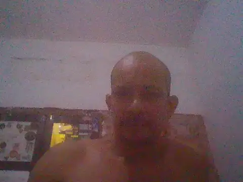 Snapshot of snoppie chatting on 10.02.25 snoppie online show from 10.02.25