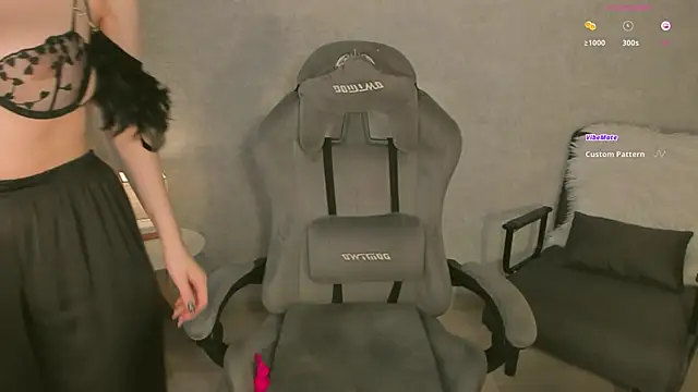 Snapshot of MiroslavaLime chatting on 11.14.25 MiroslavaLime online show from 11.14.25