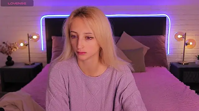 Selena Lily online show from 10.04.25