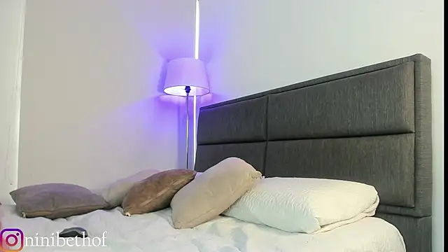 lady ni  online show from 01.31.25