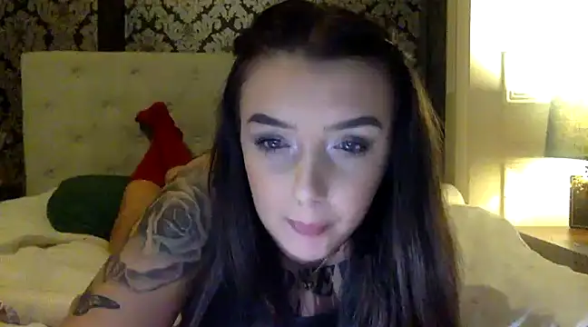 LucyLuxee19 online show from 12.29.24