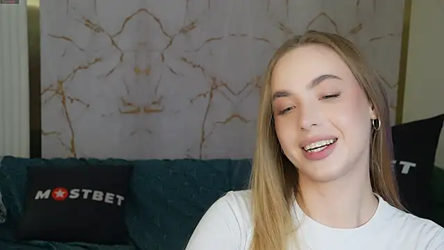 Linda054 online show from 12.15.24