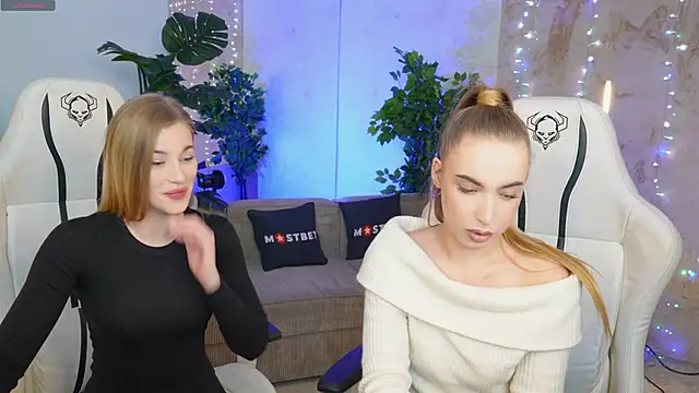Linda054 online show from 12.17.24