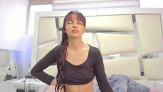 Snapshot of chrystal_js chatting on 03.18.25 chrystal js online show from 03.18.25