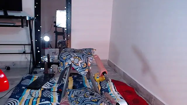 Amelie hills02 online show from 01.10.25