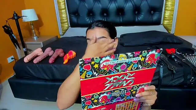 Snapshot of AniEvans_ chatting on 10.09.25 AniEvans online show from 10.09.25