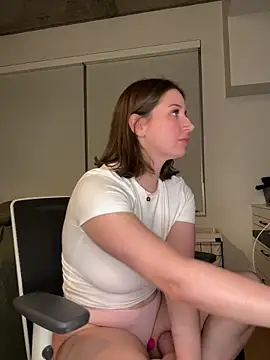 Snapshot of nerdynina chatting on 02.12.25 nerdynina online show from 02.12.25
