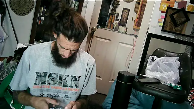 Snapshot of Robriguezxxx chatting on 10.20.25 Robriguezxxx online show from 10.20.25