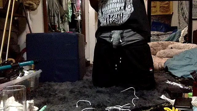 Snapshot of Robriguezxxx chatting on 10.26.25 Robriguezxxx online show from 10.26.25