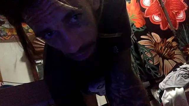 Snapshot of Robriguezxxx chatting on 05.28.26 Robriguezxxx online show from 05.28.26