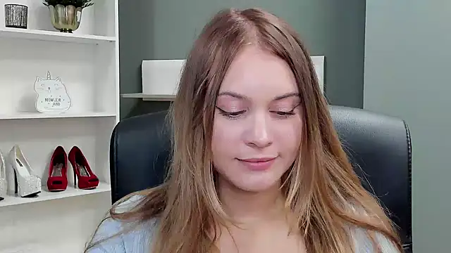 Snapshot of kitty_valeria chatting on 10.05.25 kitty valeria online show from 10.05.25