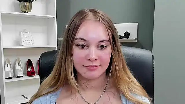 Snapshot of kitty_valeria chatting on 10.26.25 kitty valeria online show from 10.26.25