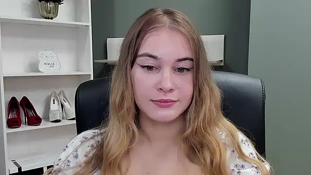 Snapshot of kitty_valeria chatting on 11.06.25 kitty valeria online show from 11.06.25