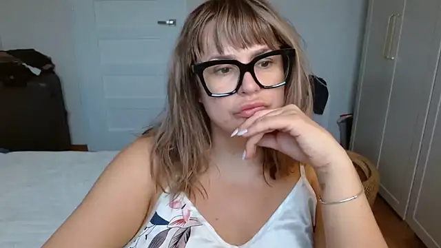 Snapshot of teaseDiana chatting on 10.28.25 teaseDiana online show from 10.28.25