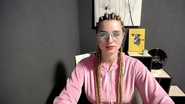 lady olivia  online show from 10.15.25